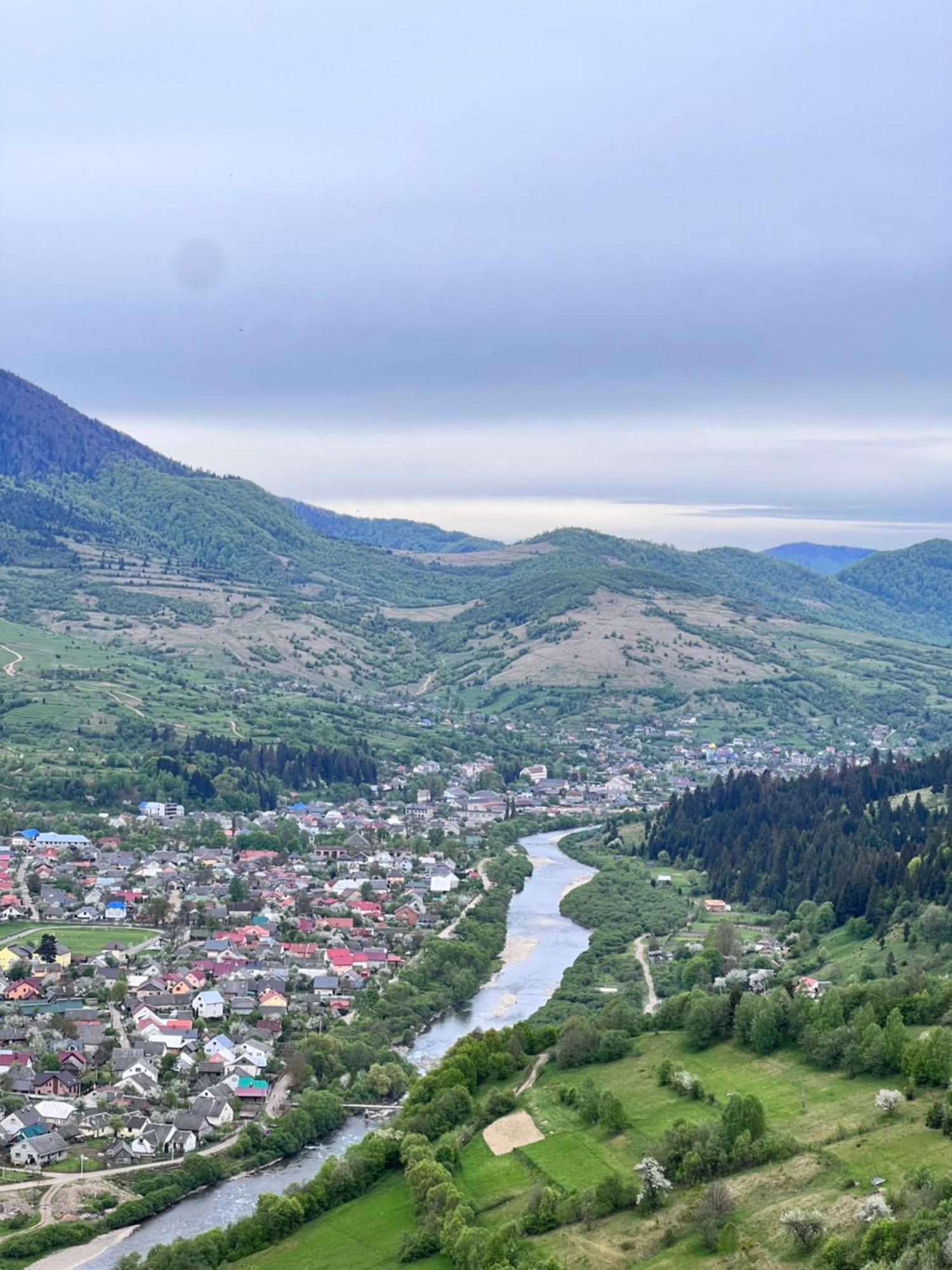 Садиба Between Mountains Mizhhirya  Ngoại thất bức ảnh